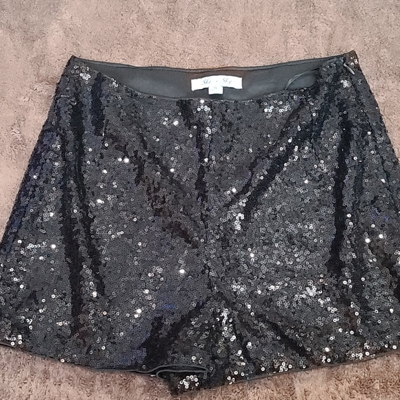 She and Sky Pants - Sexy sequence shorts
